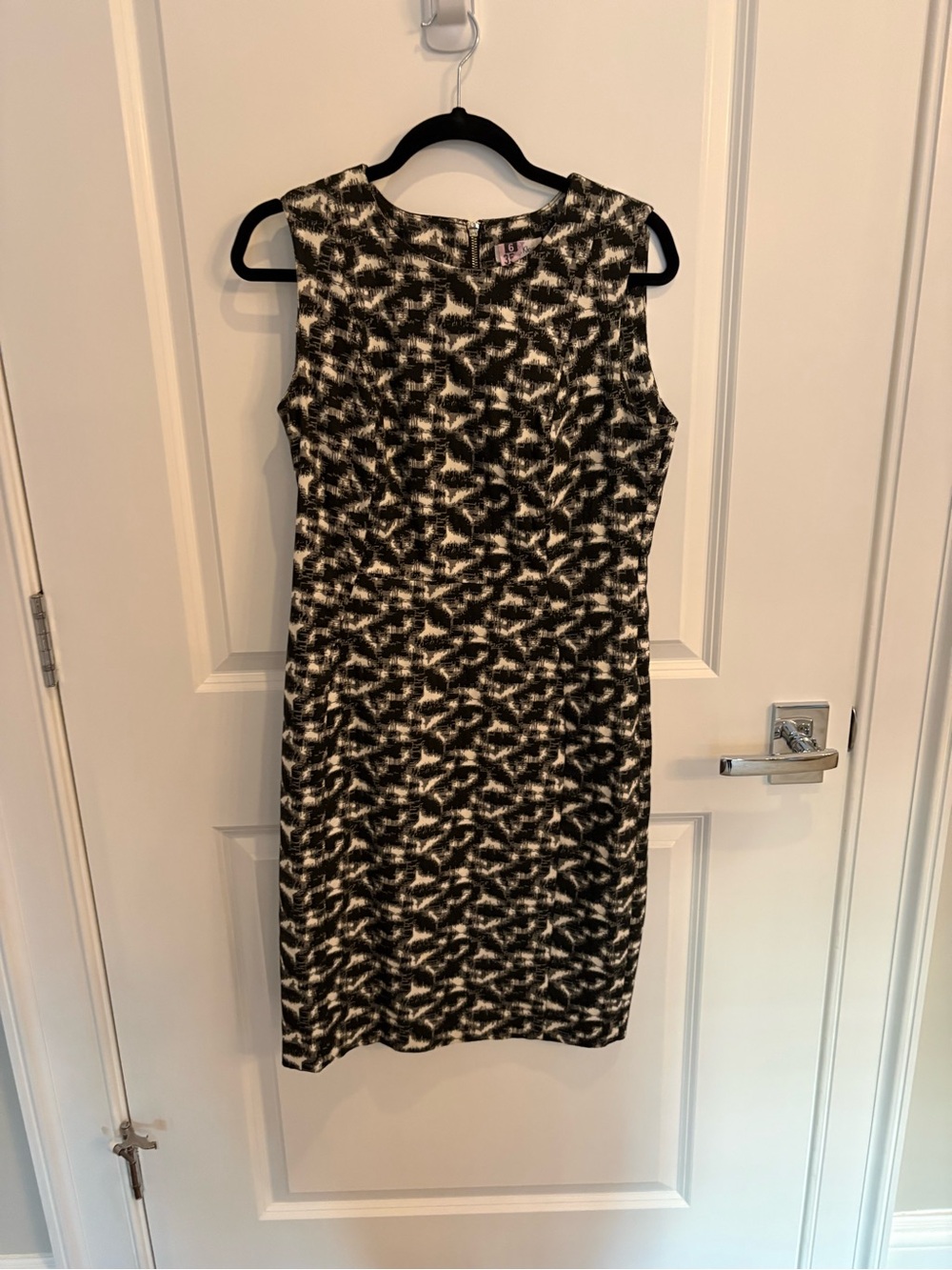 Calvin Klein Black and White Printed Sleeveless Sheath Dress